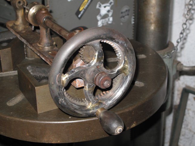 Spoke threader handwheel