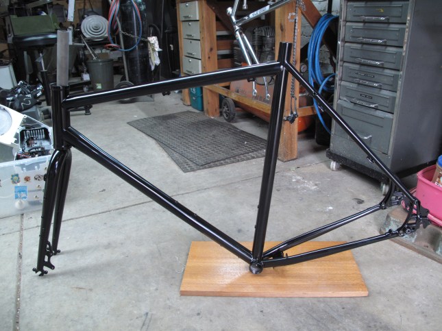 Black and glossy Salsa Marrakesh