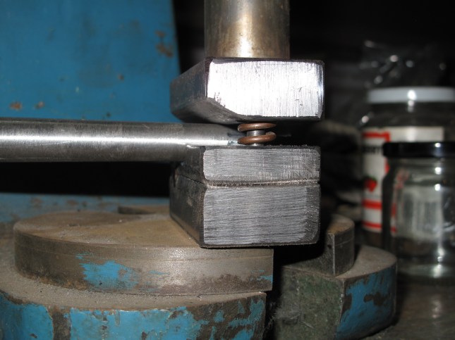 Crimping tool for chainstays