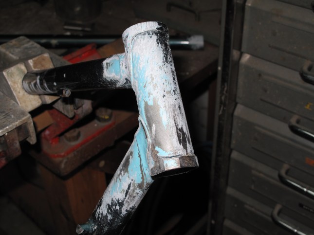 Preperation to remove lower headtube lug